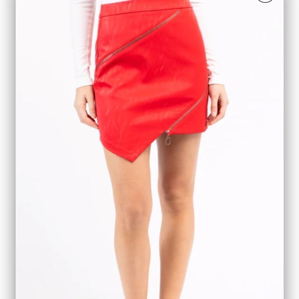 Nordstrom Le Lis‎ Faux Leather Zippered Asymmetrical mini skirt - M